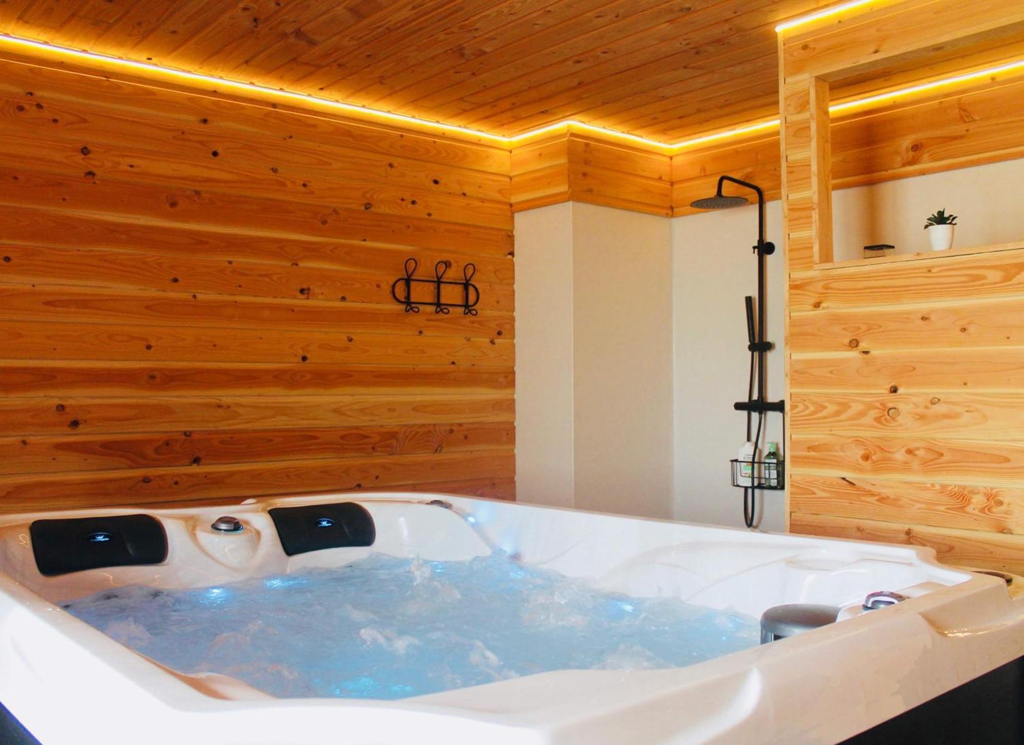 Duplex Acces Jacuzzi Illimite Apartman Villedieu-les-Poëles Kültér fotó